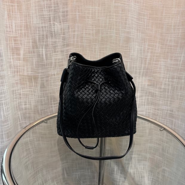 앤클라인 꼬임 버킷 숄더백    