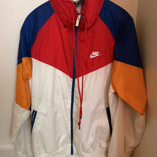 나이키 원드러너 스우시 바람막이