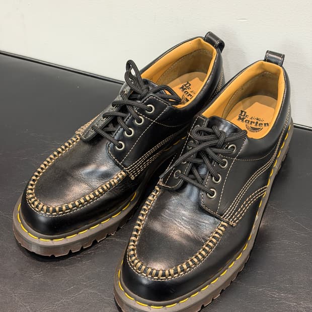 닥터마틴 로웰 레더 목 토 슈즈 블랙 아날린290