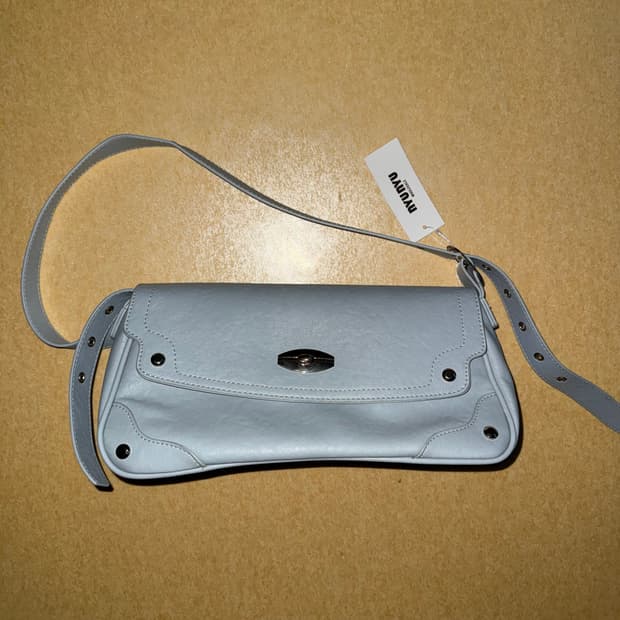 NYUNYU 하늘색 숄더백 새상품