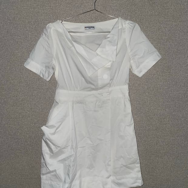 화이트 미니 랩 원피스