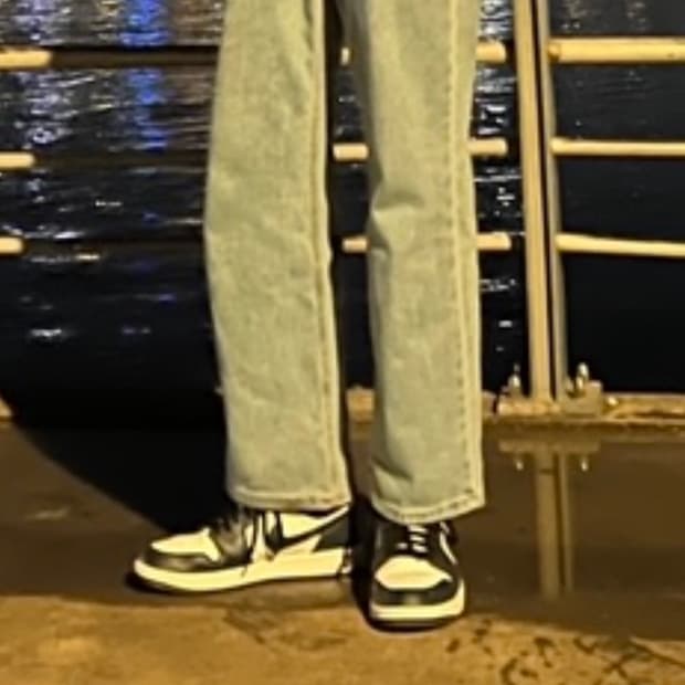 조던 1 미드 다크 틸