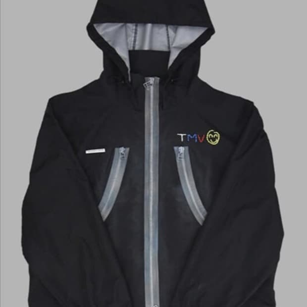 더뮤지엄비지터 바람막이 L