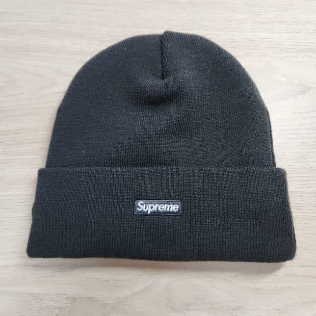 슈프림×뉴에라 올드 잉글리쉬 비니 블랙 25FW