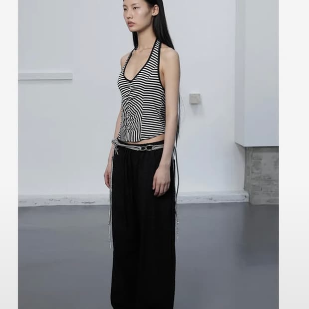 세릭 홀터넥 슬리브리스 아이보리+블랙