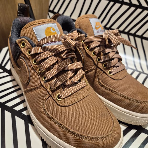 나이키 x 칼하트 에어포스 로우 ‘에일 브라운’ 255 판매합니다