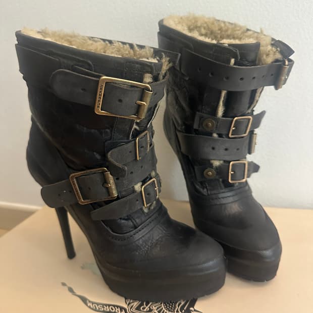 Burberry prorsum 버버리 프로섬 부츠힐 양털 시어링 풀박