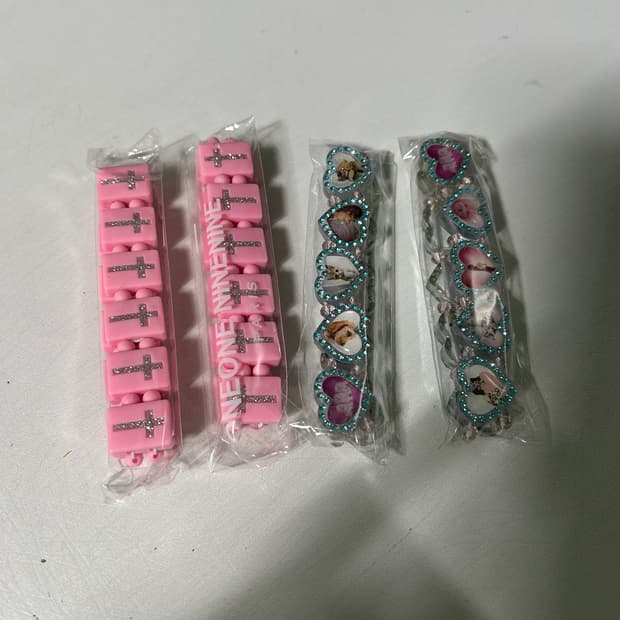 bazo1199 팔찌 살거면 연락하세요