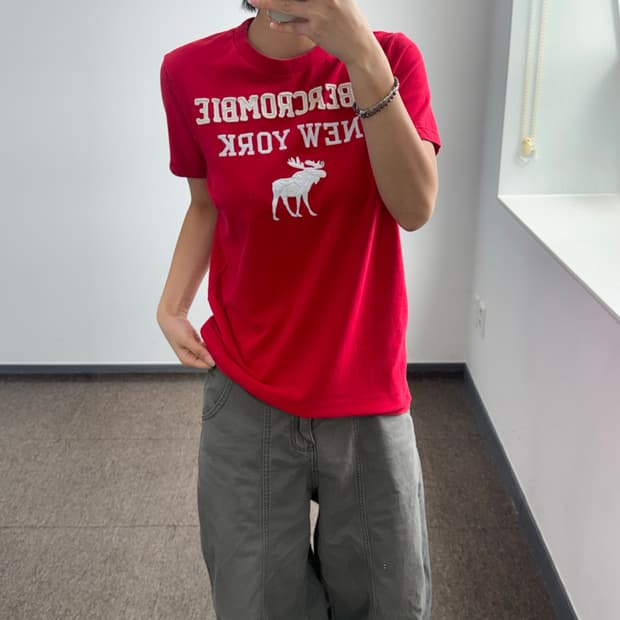 Abercrombie 아베크롬비 스펠아웃로고 레드 반팔 