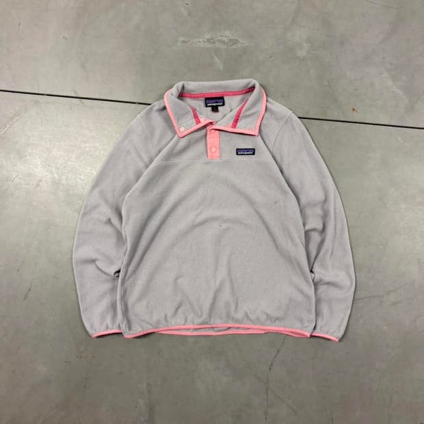 파타고니아 신칠라 스냅-T 그레이/핑크