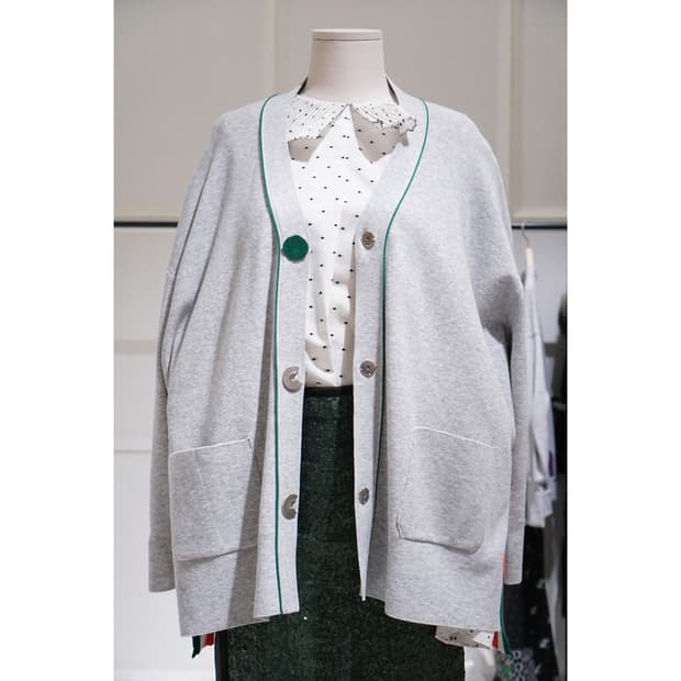 오즈세컨 오버핏 배색 라인 니트 가디건