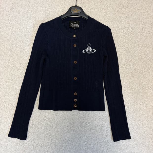 비비안웨스트우드 슬림핏 골지 니트 가디건
