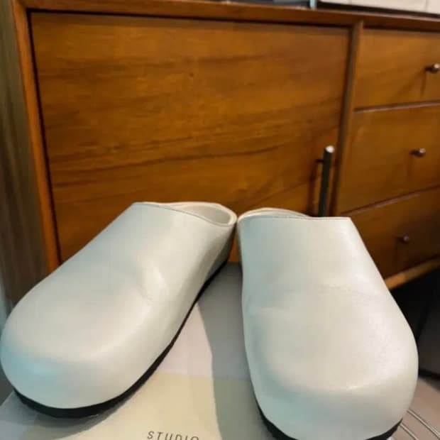 스튜디오 니콜슨 오프화이트 가죽 클로그 • 뮬 • 슬리퍼 37 