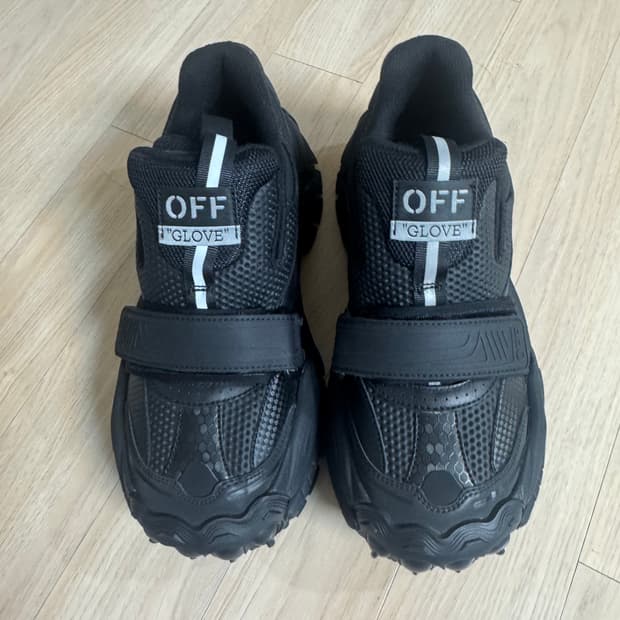 오프화이트 "GLOVE" 블랙 스니커즈 240-245 새상품