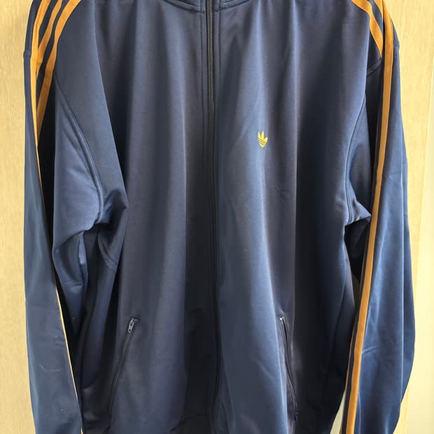 아디다스 트랙탑