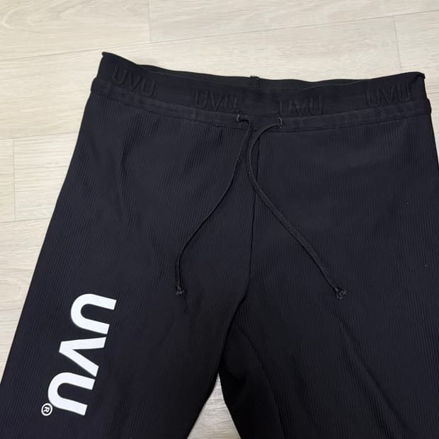 [m] UVU 블랙 타이즈 초판