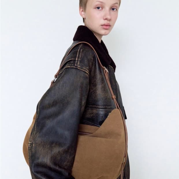 파인드카푸어 필로우 푸퍼백 35 카멜