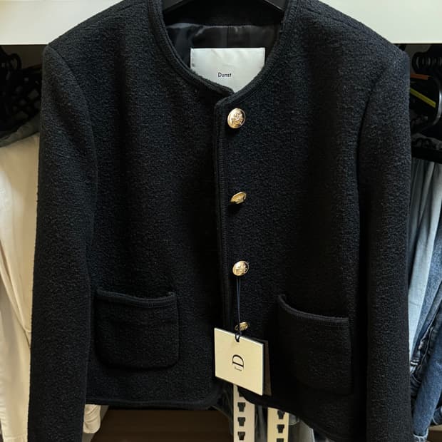 던스트 클래식 버클 트위드 자켓