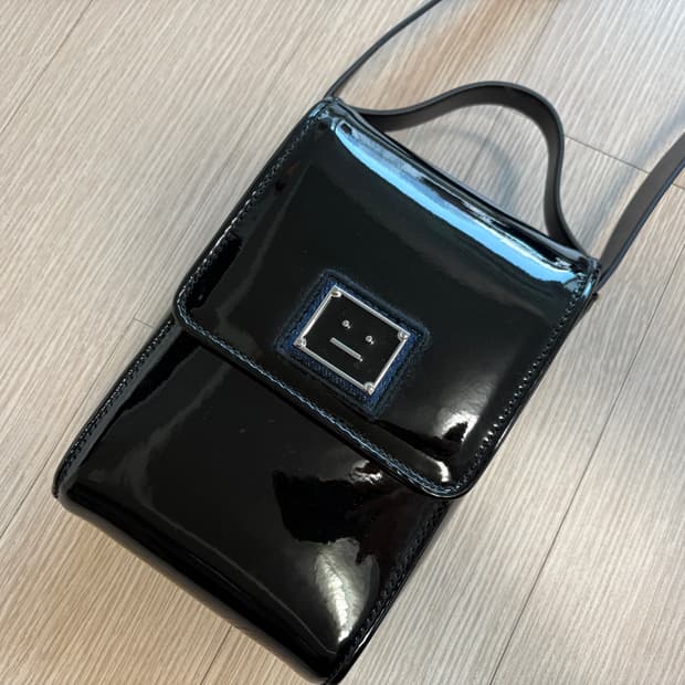 아크네 이모지 숄더백 가방