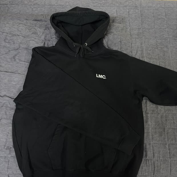 LMC 블랙 후드티