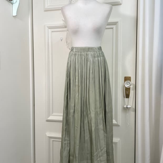 green satin pleats banding long skirt