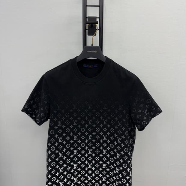 루이비통 모노그램 그라데이션 반팔 S