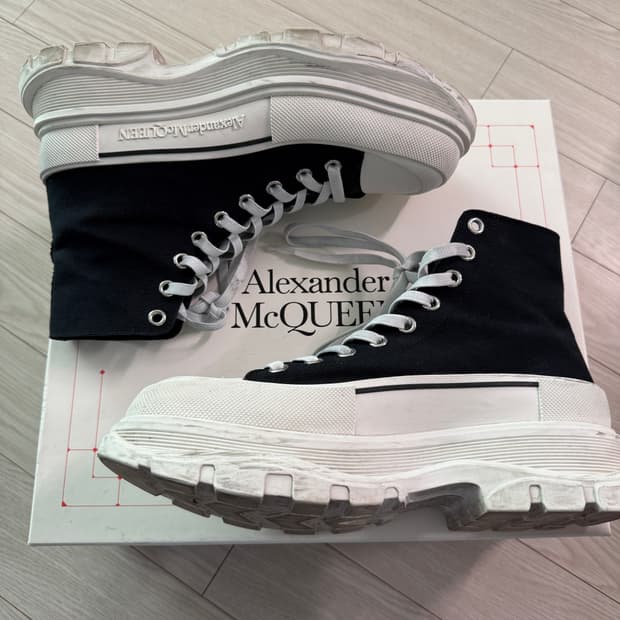 알렉산더맥퀸 트레드 슬릭 부츠 42