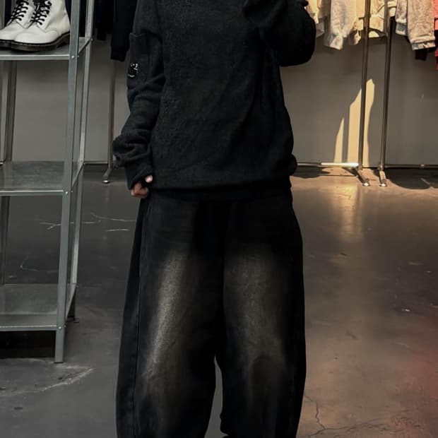 CP 컴퍼니 렌즈 딥 차콜 모 터틀넥 니트 A3597