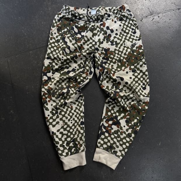 105 나이키 테크 플리스 카모 팬츠 