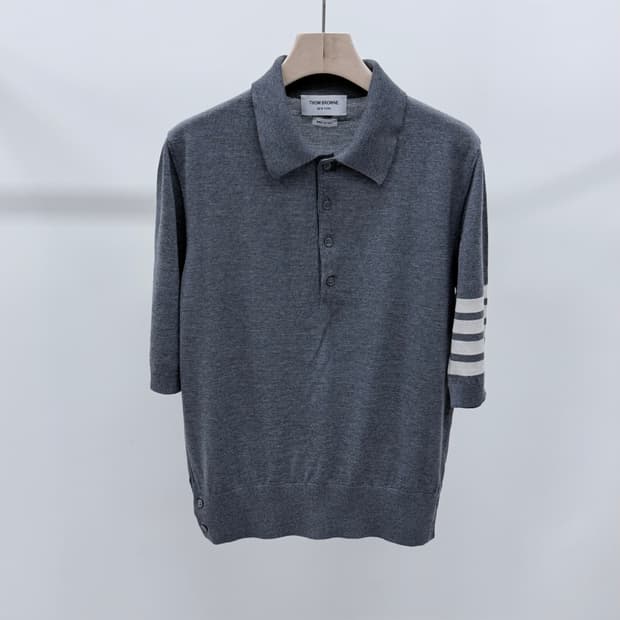 [S+급/3] 톰브라운 사선완장 메리노 울 반팔 카라티 그레이