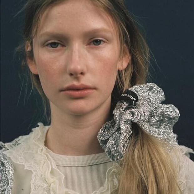 어썸니즈 핸디크라프트 네트 스크런치 실버 망사헤어밴드머리끈곱창머리핀리본랩