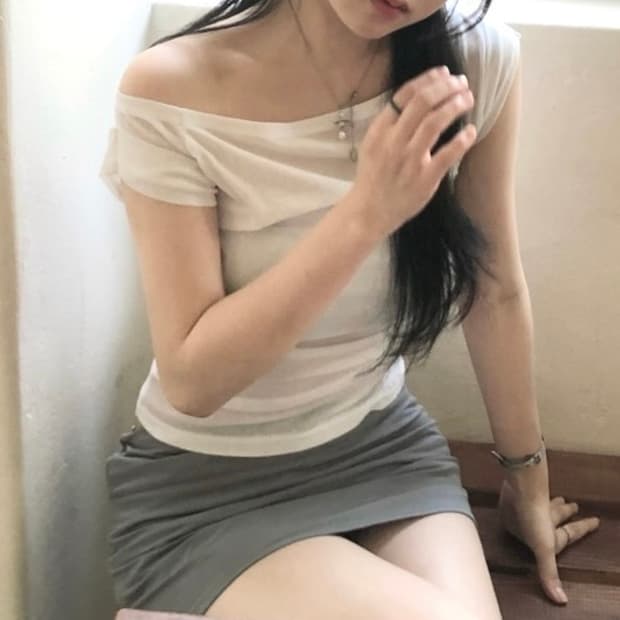 lalameemee Draping off shoulder top 코디세트