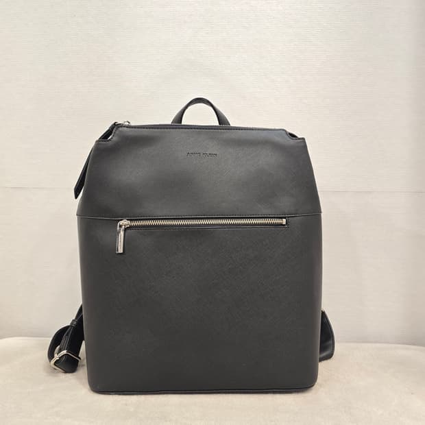 거의새거) 앤클라인 블랙 가죽 백팩