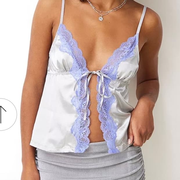영국 한정 얼반아웃피터스 새틴 레이스 캐미 리본 탑