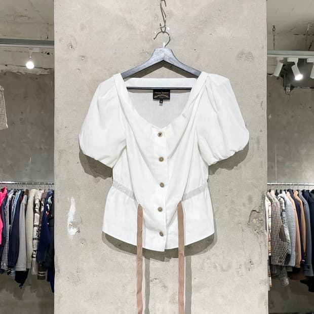 비비안 웨스트우드 앵글로마니아 화이트 퍼프 슬리브 버튼 블라우스