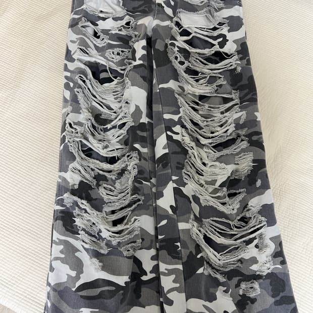 에모스탠스클럽 더블 레이어드 디스트레스드 카모 팬츠 화이트 카모