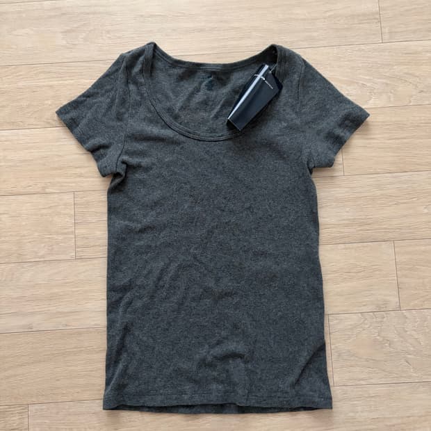 브랜디멜빌 반팔 차콜 티셔츠