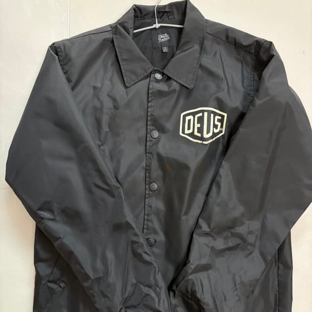 데우스엑스마키나 서울 코치자켓