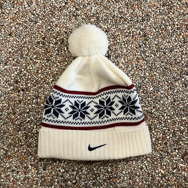 226 나이키 폼폼 방울비니