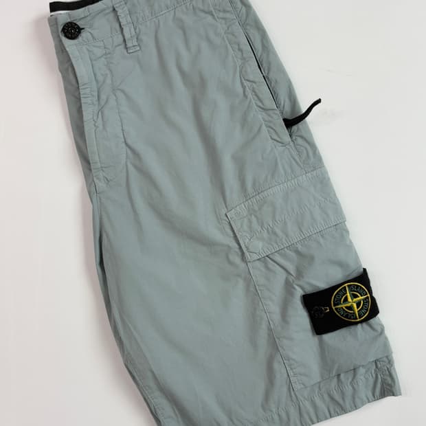 Stone-Island 스톤아일랜드 와펜 아이스블루 하프팬츠