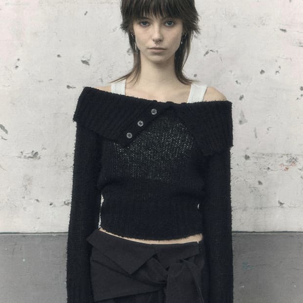보헤미안서울 RIBBED BUTTON OFF SHOULDER, BLACK