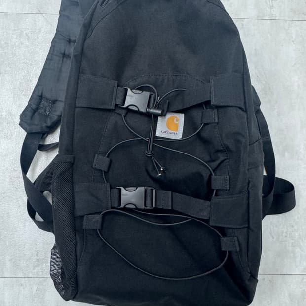 •칼하트 킥플립 백팩