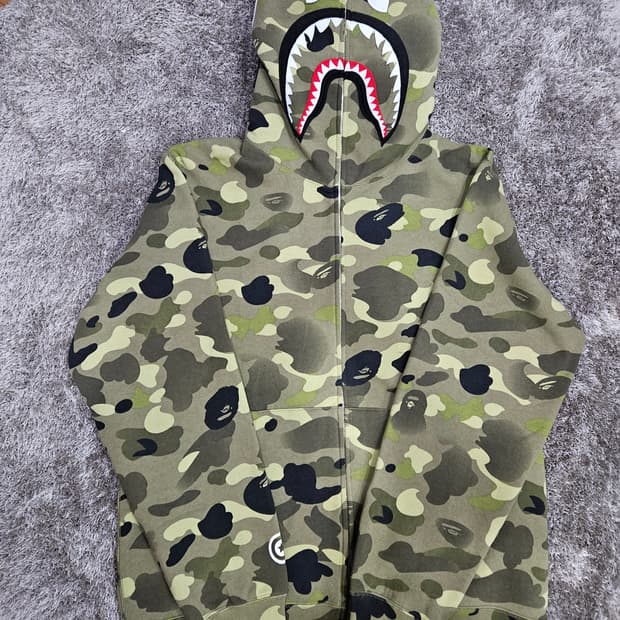 (새상품) 베이프 샤크 후드집업 판매합니다!