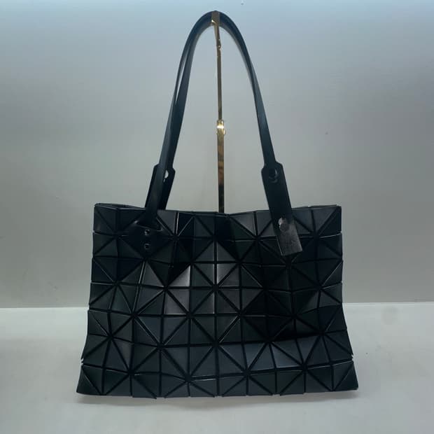 바오바오 이세이미야케  숄더백 (한국명품감정서 동봉)