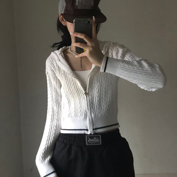 게스 화이트 케이블 니트 집업