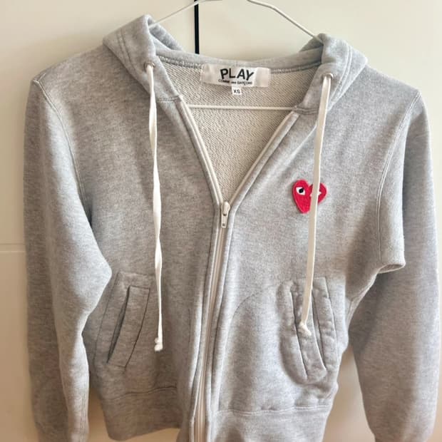 꼼데가르송 플레이 후드집업 그레이 xs 정품