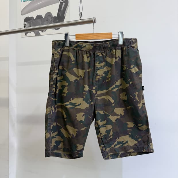 STUSSY 카모 쇼츠 