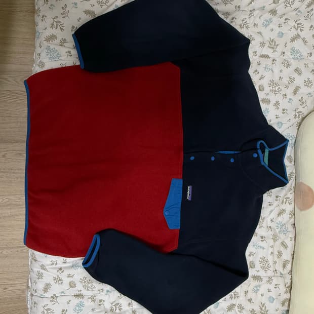 파타고니아 신칠라 L 네이비레드 켄달제너