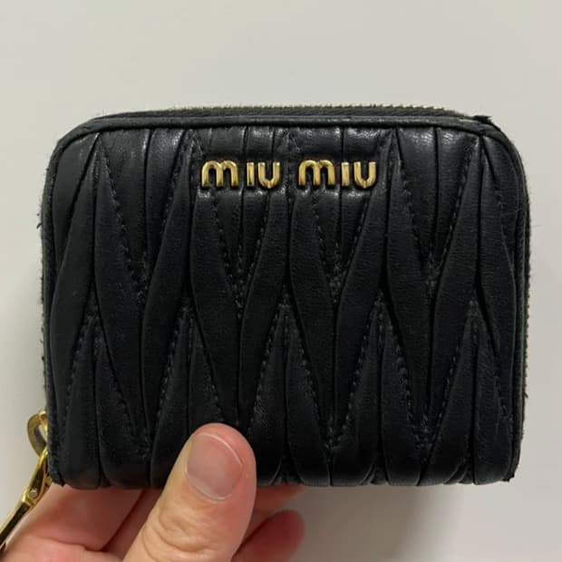 [정품] 미우미우 마틀라쎄 퀄팅 레더 지퍼 반지갑 (블랙) 풀구성품