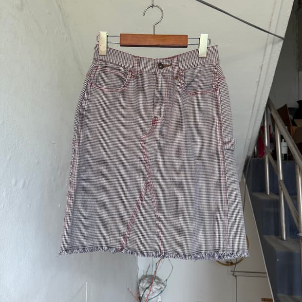 레드스티치 미디 코튼 스커트